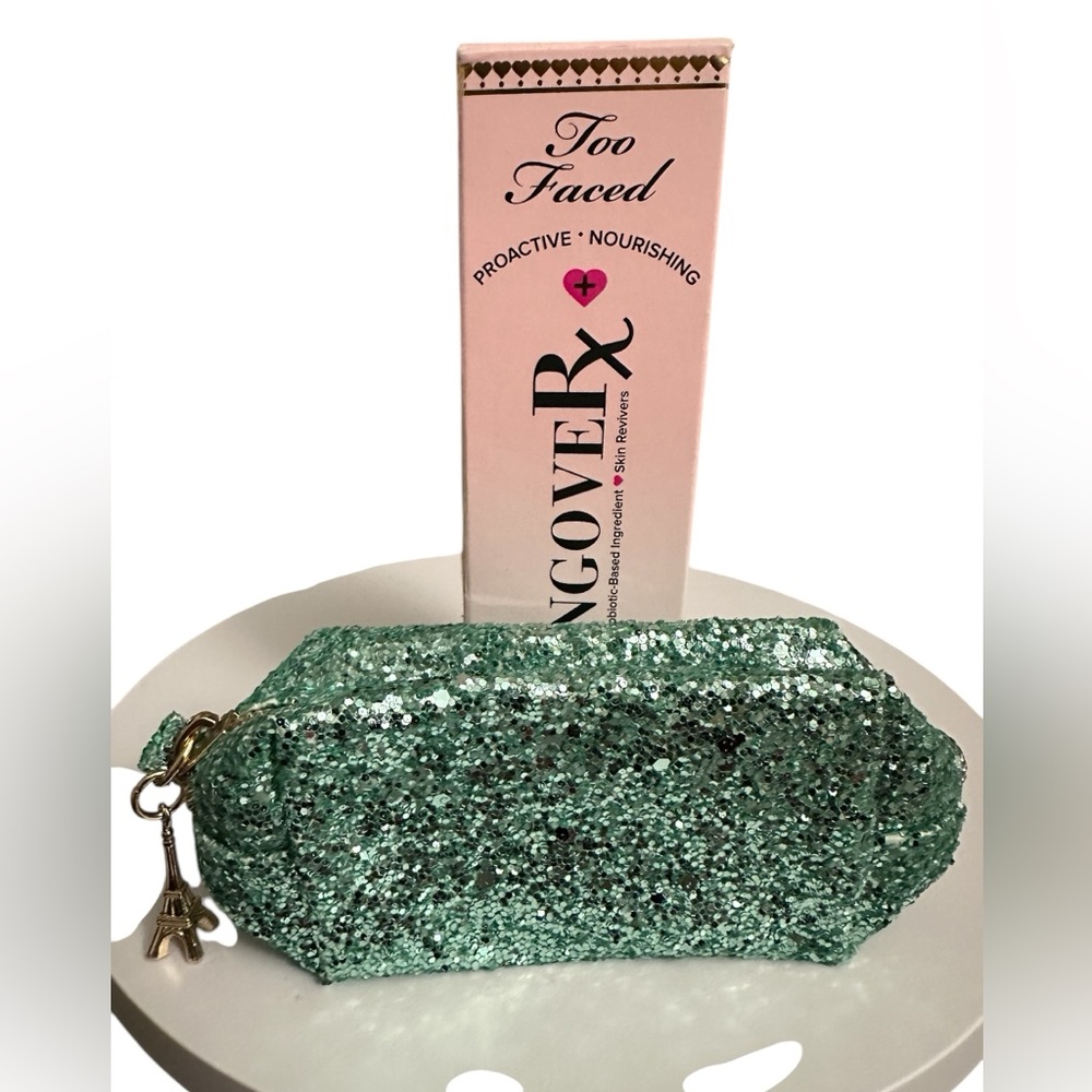 Too faced Replenishing Face Primer plus Too faced Lipstick Holder Glitter Green